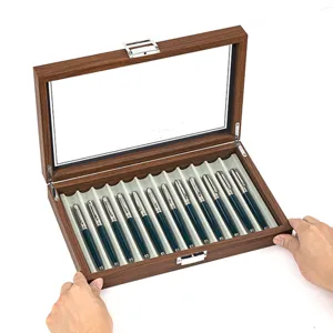 Houten vulpen displaydoos met glazen deksel en meerdere sleuven voor veilige pennenopslag.