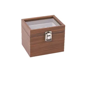 Notenhouten armband opbergdoos met glazen deksel en slot voor sieraden collectie display.