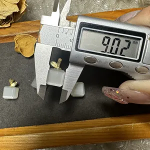 Silber Mondstein Geschenkbox Anhänger Detailansicht, präzise Maße für Schmuck Basteln.