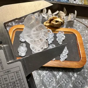 Natural white crystal snake carving DIY accessory, exquisite detail and size display.