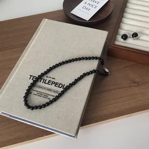 Elegant black beaded necklace for women, minimalist dark style clavicle chain jewelry.