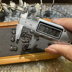 Obsidian fish bone jewelry accessories detail view, precise size measurement display.