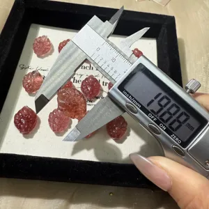 Natürlicher Erdbeerquarz geschnitzter Fuchs Perlen für DIY Armband Schmuckherstellung 19.88mm.