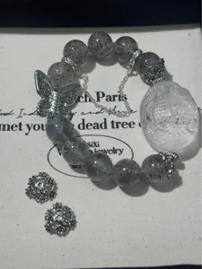 Tibetischer Silber Schmetterling Kristall Perlenarmband Vintage DIY Schmuck Detailansicht.