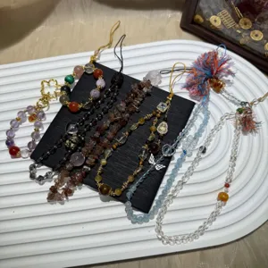 Set di ciondoli per cellulare in pietre naturali con occhio di tigre e acquamarina.