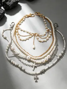 Multi-layer parel kruis broekketting detail, gothische streetwear accessoire met metalen.