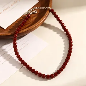 Collier ras de cou perles rouges vintage imitation grenat pierre précieuse détail bijou