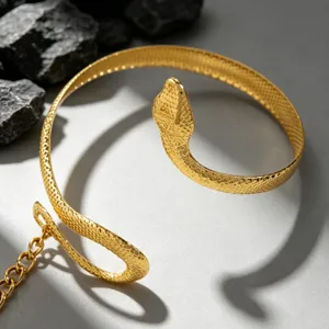 Bracciale rigido a serpente dorato con catena a nappa, accessorio corpo retro donna