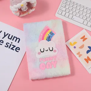 Quaderno soffice pastello con ricamo di nuvola e arcobaleno con paillettes, copertina in peluche.