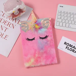 Carnet de notes licorne en peluche rose avec ailes à paillettes et yeux brodés mignons.