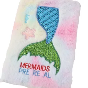 Carnet en peluche coloré avec motif de queue de sirène à sequins étincelants pour enfants.