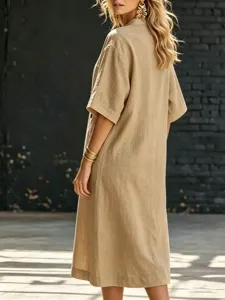 Détails de la robe midi décontractée kaki à manches courtes, col V et poches.