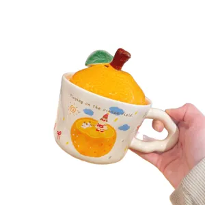 Linda taza de cerámica naranja con tapa, taza de café con diseño de fruta de dibujos.