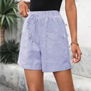 Pantalones cortos casuales de rayas azules y blancas para mujer con cordón elástico.