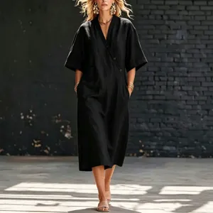 Robe midi décontractée noire à col V et manches courtes avec boutons et poches femme.