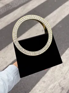 Elegante Abendhandtasche aus schwarzem Samt mit goldenem Strass-Rundgriff für Damen.