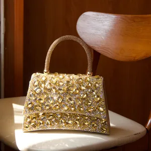 Βραδινή Τσάντα με Strass Πολυτελής Μεταλλική Λαβή Στυλ Designer Clutch