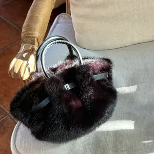 Flauschige Plüsch Handtasche für Damen, süße Winter Fell Umhängetasche schicke Tasche neu.