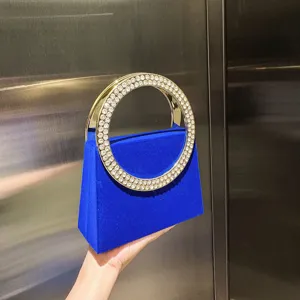 Elegante blaue Samt Abendtasche mit glitzerndem Strass Ringgriff fuer Damen Mode Party Stil