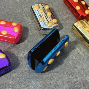 Metallische Abendtasche in Bonbonfarben mit unregelmäßigen goldnen Punkten, schicke Umhängetasche.