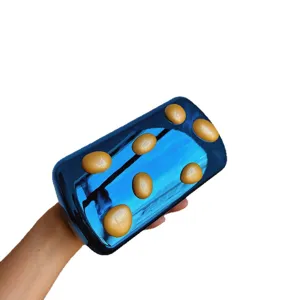 Metallische Abendtasche in Bonbonfarben mit unregelmäßigen Polka-Dot-Nieten, Umhängetasche.
