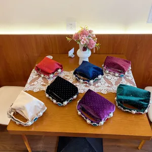 Bolso de noche de terciopelo con diamantes de imitación y perlas, estilo de lujo.