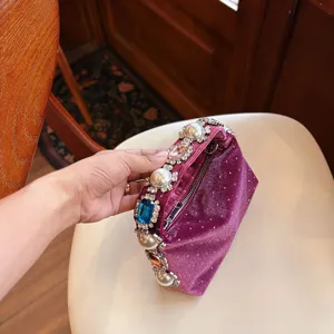 Bolso de mano de noche de terciopelo de lujo con perlas y pedrería, elegante bolso cartera tipo sobre.