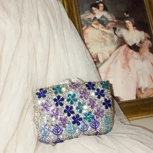 Pochette de Soirée Fleurs en Cristal Sac à Main Strass Brillants Sac de Mariage Élégant