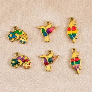 Colgantes de animales de acero inoxidable esmaltado, camaleón colibrí loro bisutería DIY.