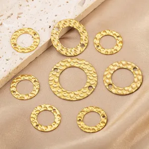 Colgantes redondos martillados de acero inoxidable bañado en oro 18K para joyería DIY
