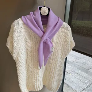 Korean soft knit triangular scarf and white sweater set, elegant autumn cold protection wear.