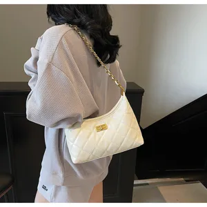 Details of the stylish white quilted chain shoulder bag, showing premium texture and lock.