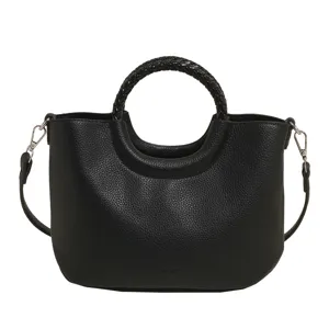 Elegante schwarze Damentasche mit geflochtenem Henkel, vielseitiges Umhängetasche Design für Alltag.