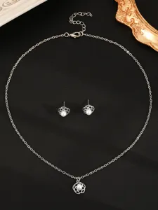 Zilverkleurige holle bloem parel ketting oorbellen set, prachtige verfijnde details.