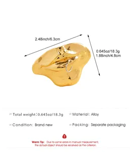 Goldene Lippen Brosche mit Piercingring, Legierung Metall Material, modisches Statement Pin.