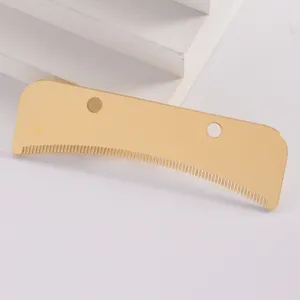 Detail de lame de rechange pour peigne de compagnie en metal, dents de precision.