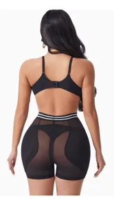 Vue arrière de short gainant taille haute noir pour femmes avec résille et rembourrage.