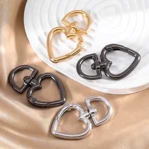 Herzförmige Metall Feder Karabinerhaken Schlüsselanhänger Tasche DIY Metallzubehör