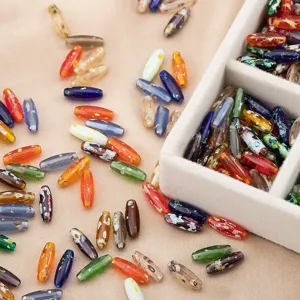 4x12mm bunte Glasperlen Reiskornperlen fuer DIY handgemachte Schmuckketten Armbaender Zubehoer.