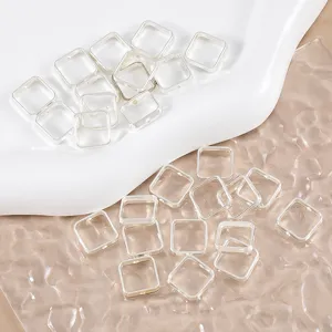 Silberner quadratischer Perlenrahmen Detailansicht mit geraden Löchern für DIY Schmuckherstellung.
