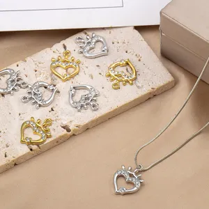 Legierung Strass Herz Krone Anhänger Detailaufnahme, glänzender Kristall DIY Halskette Schmuck.