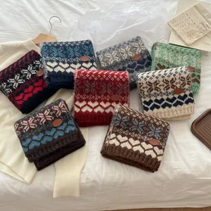 Echarpe en tricot jacquard style foret, design chaleureux hiver neige amour mode quotidienne.