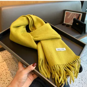 100% Wolle gelber Winterschal mit langen Fransen, warmer Strickschal Kaschmir Gefühl.
