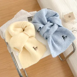 Weicher warmer Winterschal aus Strick mit süßer Pony Stickerei, kuscheliger Kuschelschal.