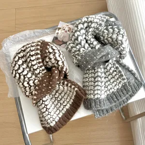 Bufanda cálida de punto con patrón de corazón grueso para otoño e invierno, cuello cómodo.