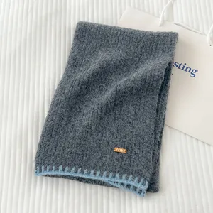 Bufanda de punto acogedora para otoño e invierno con costuras en contraste y lana.