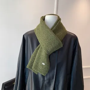 Bufanda de punto verde gruesa y cálida para mujer y hombre, suave accesorio de invierno.