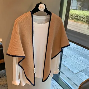 Capa chal de punto beige camello con borde azul marino elegante bufanda cálida de invierno