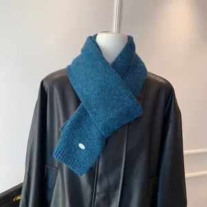 Cómoda bufanda de invierno de punto azul para mujer y hombre, accesorio suave y cálido.