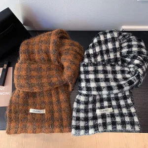 Retro knitted plaid scarf for women, winter warm woolen shawl, cozy couple neckerchief detail.
